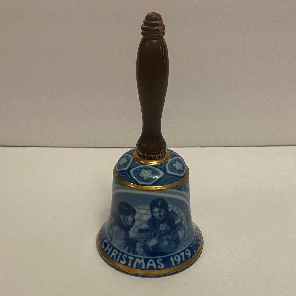 Vintage Kaiser porcelain Christmas Bell 1979 home decor trinket